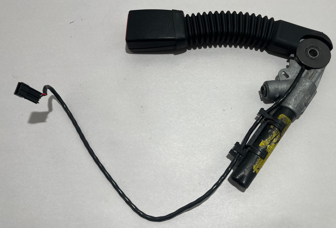 2003-2008 E85 E86 BMW Z4 Passenger Seat Belt Pretensioner Buckle