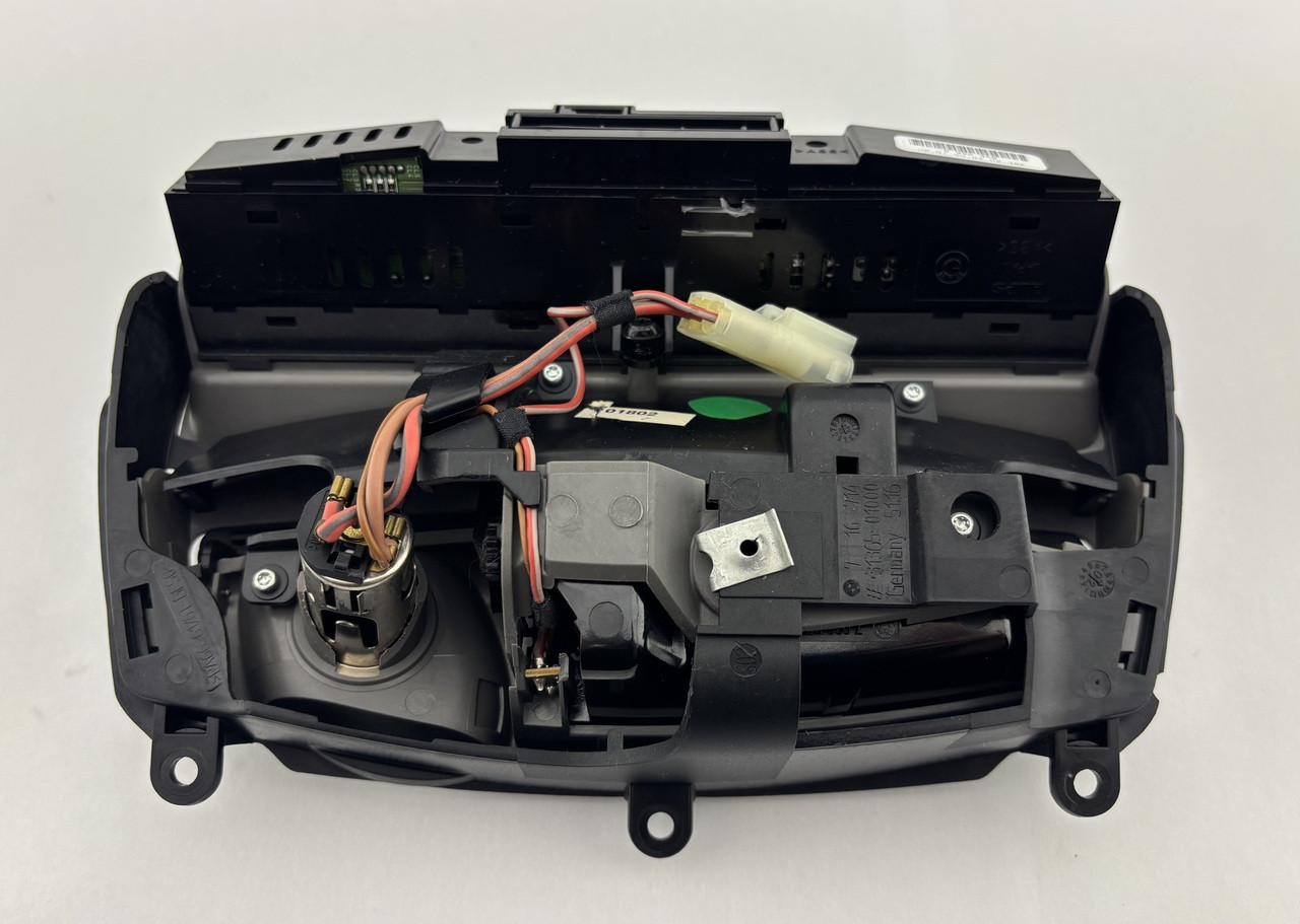 7743ページ 2003-2004 E85 BMW Z4 Roadster Ashtray Console w/ DSC Switches