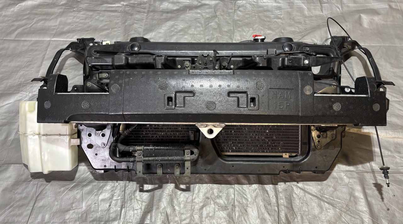 37冊 2004-2006 Nissan 350Z Convertible Front Core Support / Radiator