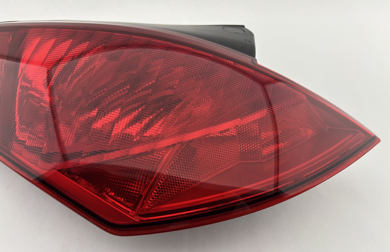 2003-2005 Nissan 350Z Driver Side Tail Light / OEM / Halogen