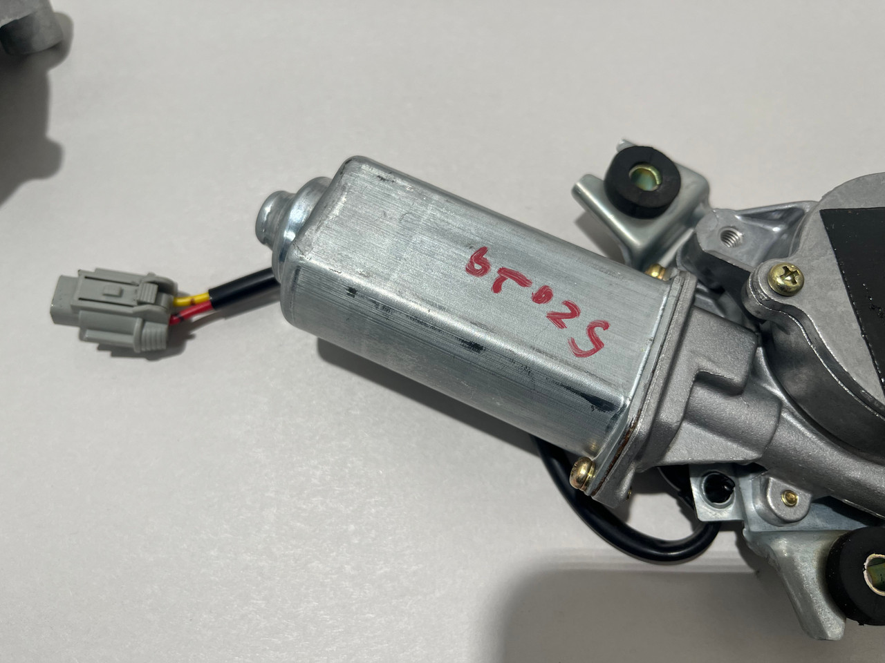 2004-2008 Nissan 350Z Convertible Top Lift Motors / Pair / 5Z029