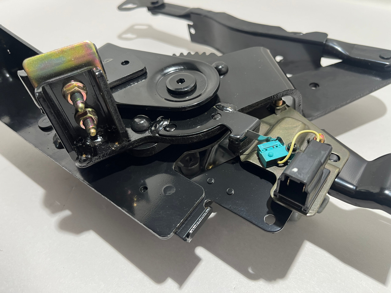 2004-2008 Nissan 350Z Convertible Top Tonneau Panel Motors