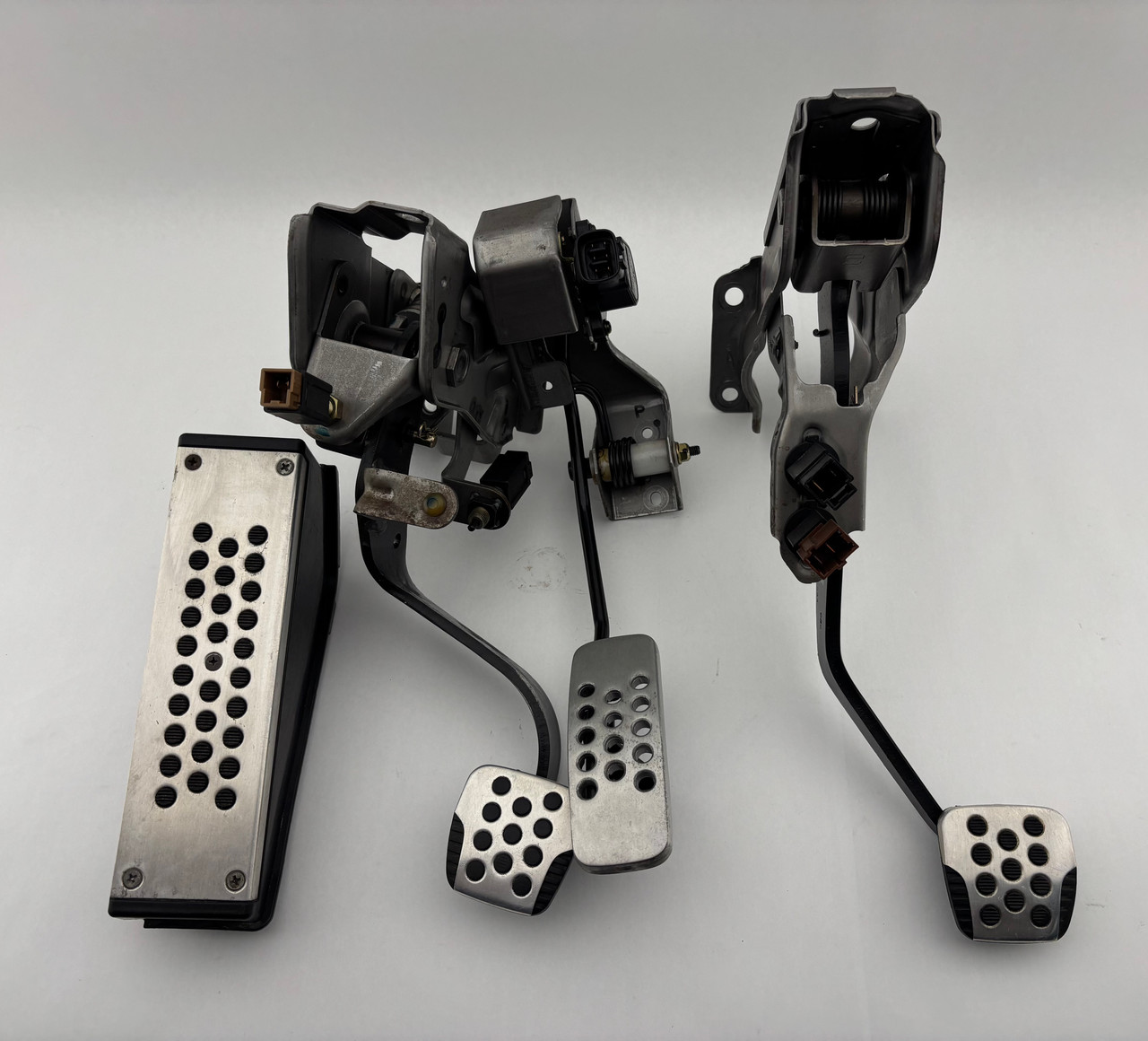 2003-2005 Nissan 350z Manual Pedal Assembly / 5Z029 - Redline Auto