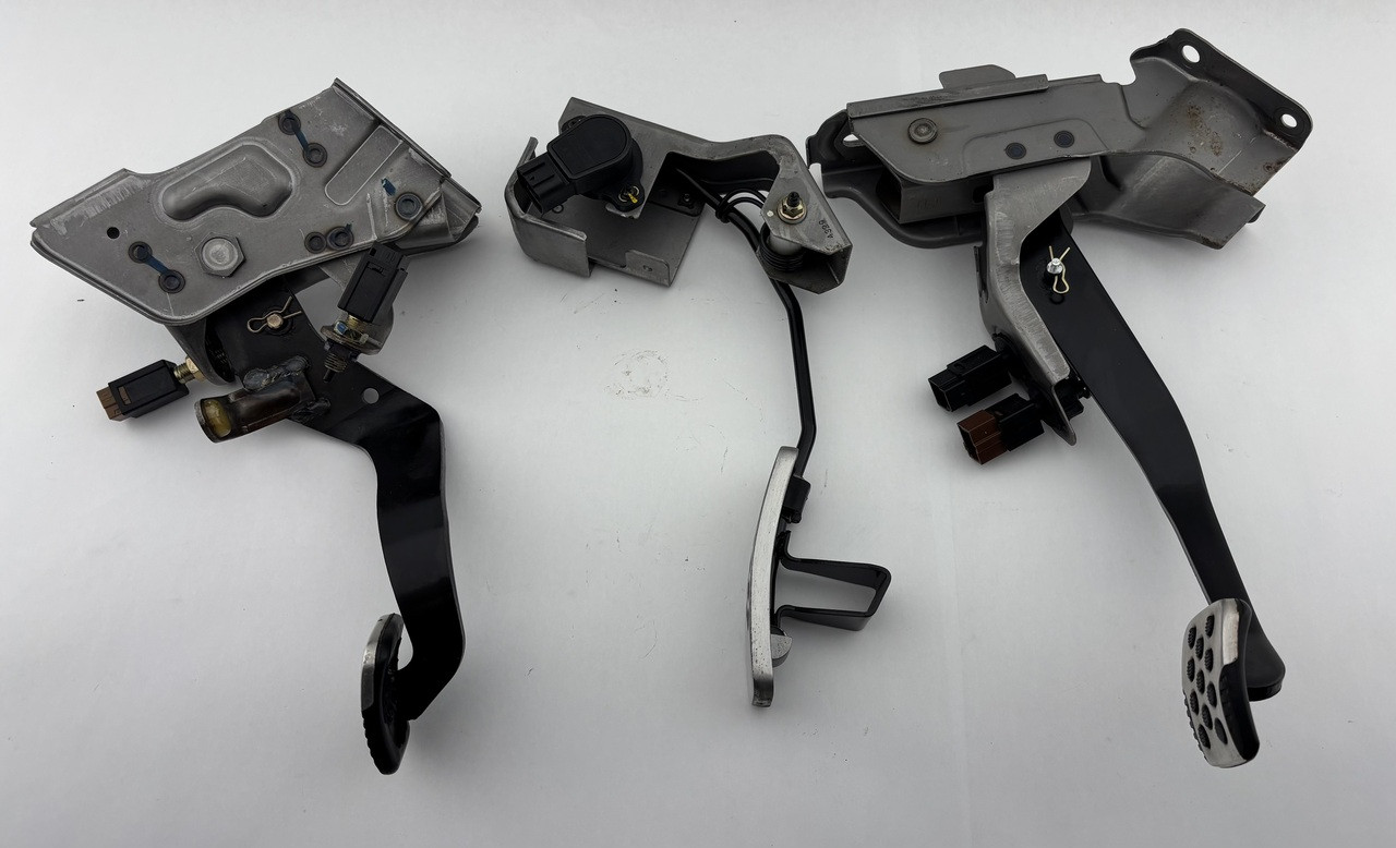 2003-2005 Nissan 350z Manual Pedal Assembly / 5Z029 - Redline Auto