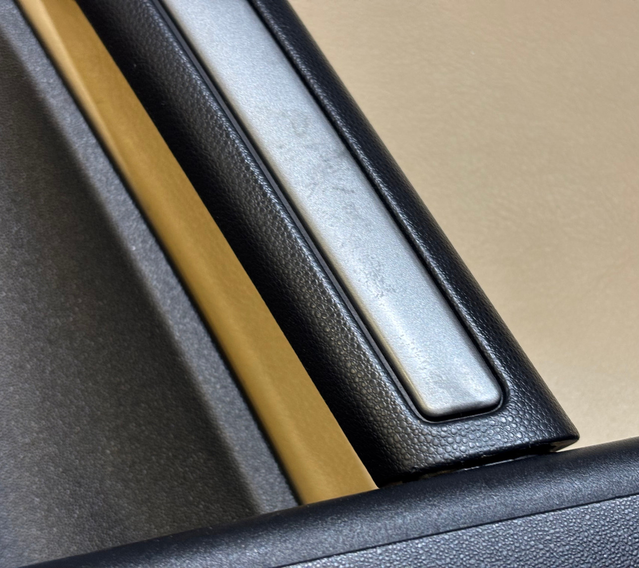 メサイアパーツ 2009-2015 Mazda MX5 Miata Leather Door Panels / Dune Beige / NC106