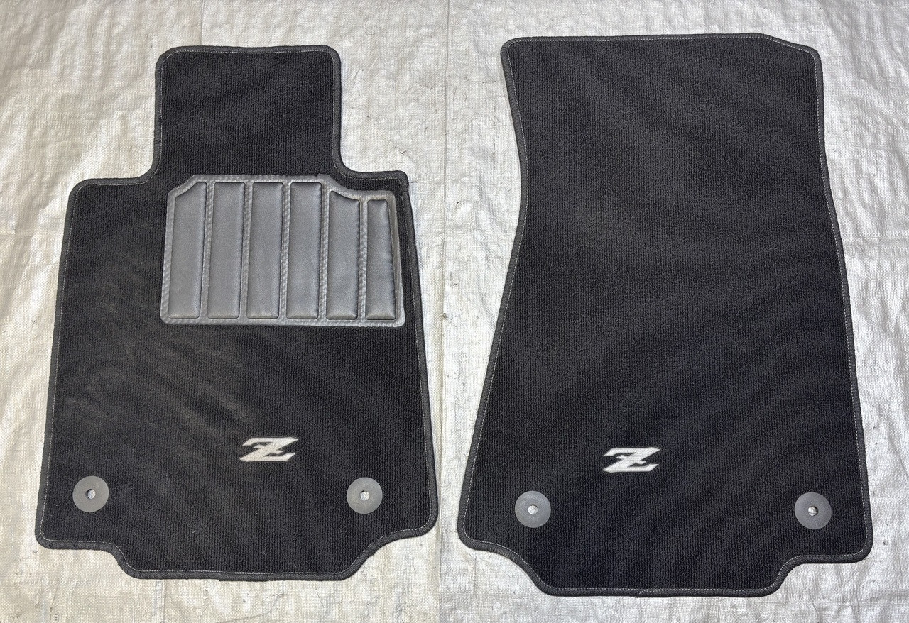 ら 2023-2025 Nissan Z OEM Black Carpet Floor Mats / Pair / NZ002