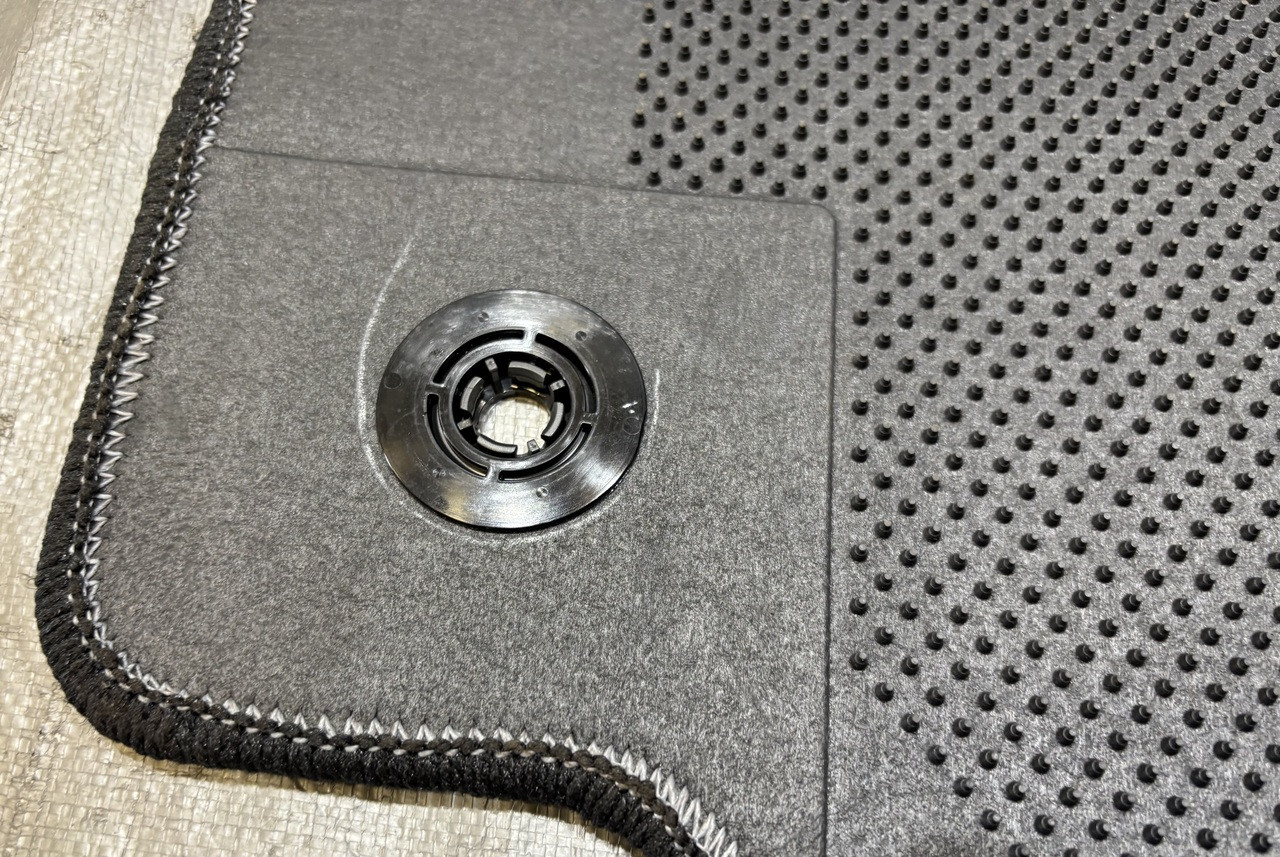 ガーネット 2023-2025 Nissan Z OEM Black Carpet Floor Mats / Pair / NZ002