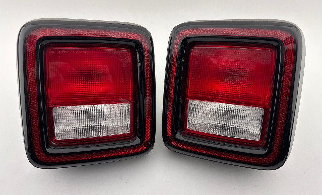 2018-2021 Jeep Wrangler JL Halogen Rear Tail Lamps / Pair / OEM
