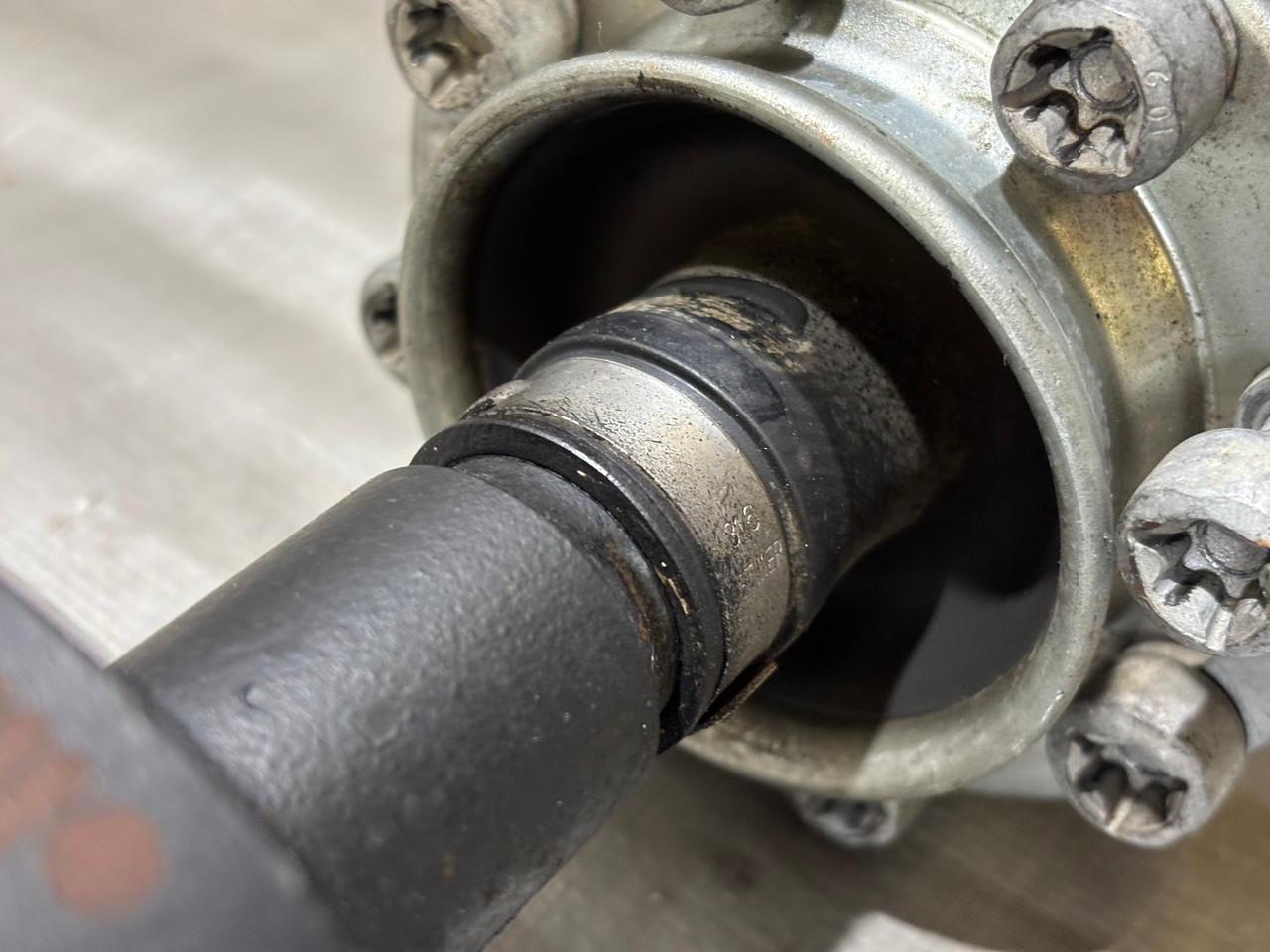 2018-2025 Jeep Wrangler JL Unlimited 4DR Rear Drive Shaft w/ U