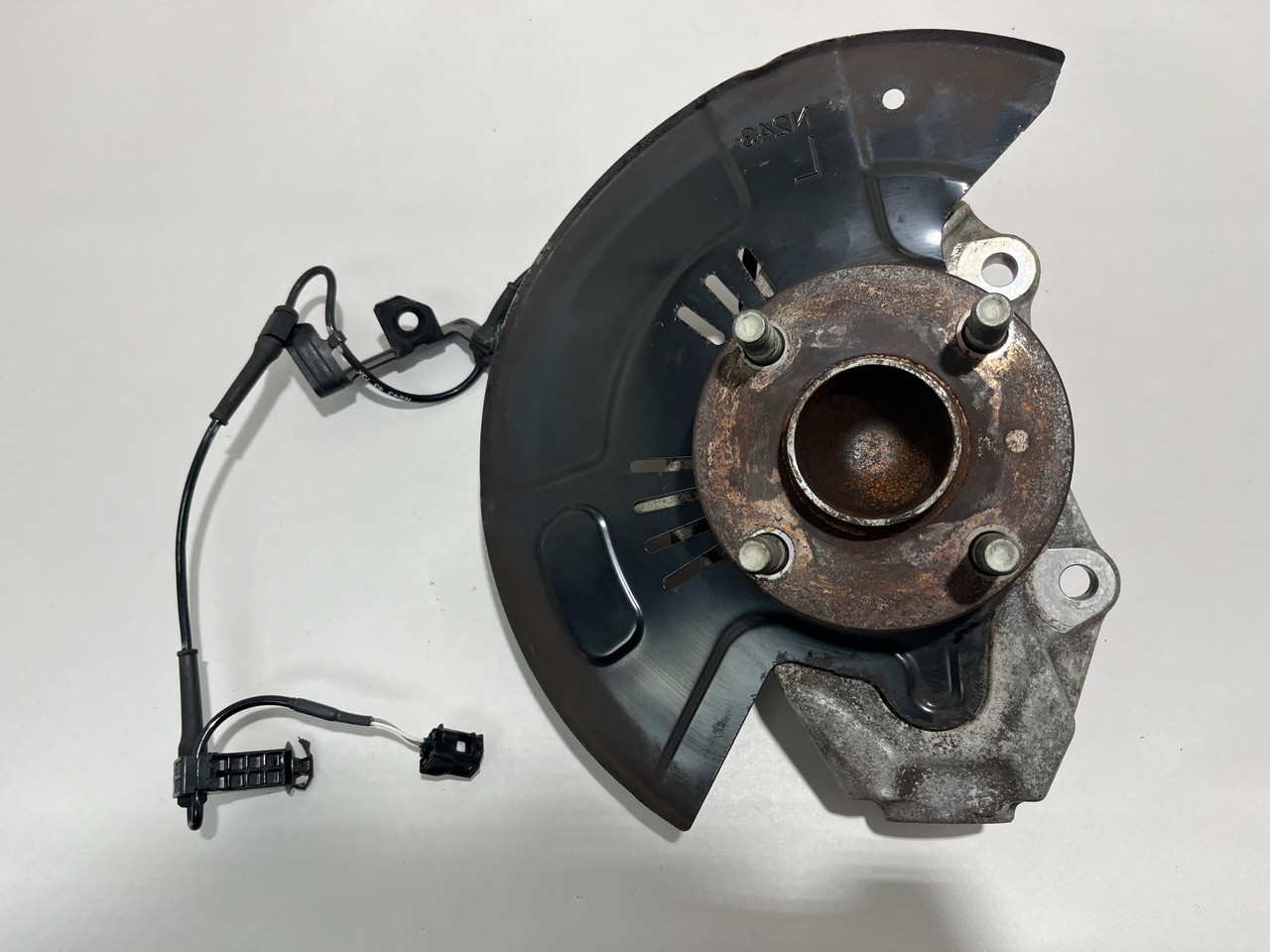 2017-2020 Fiat 124 Spider Driver Front Spindle Hub / Knuckle / 97k
