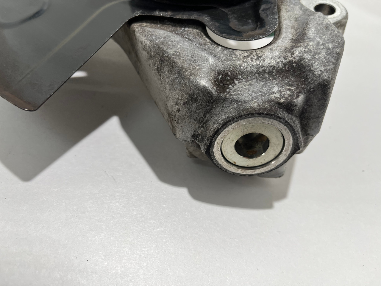 2017-2020 Fiat 124 Spider Driver Front Spindle Hub / Knuckle / 97k