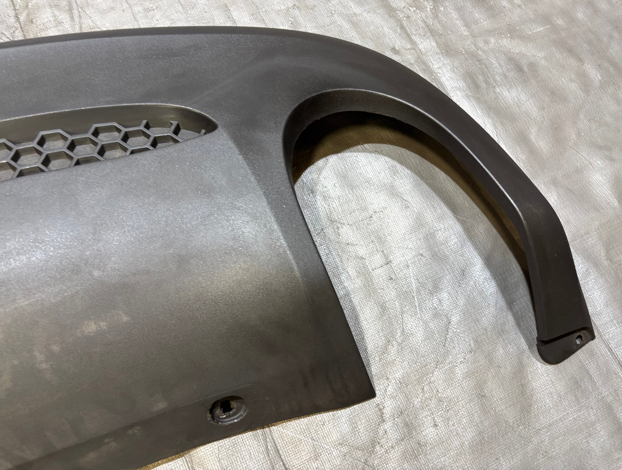 2006-2009 Pontiac Solstice GXP 2.0l OEM Rear Bumper Diffuser
