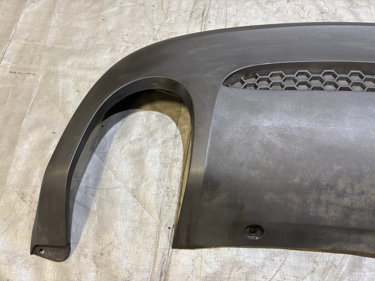 2006-2009 Pontiac Solstice GXP 2.0l OEM Rear Bumper Diffuser