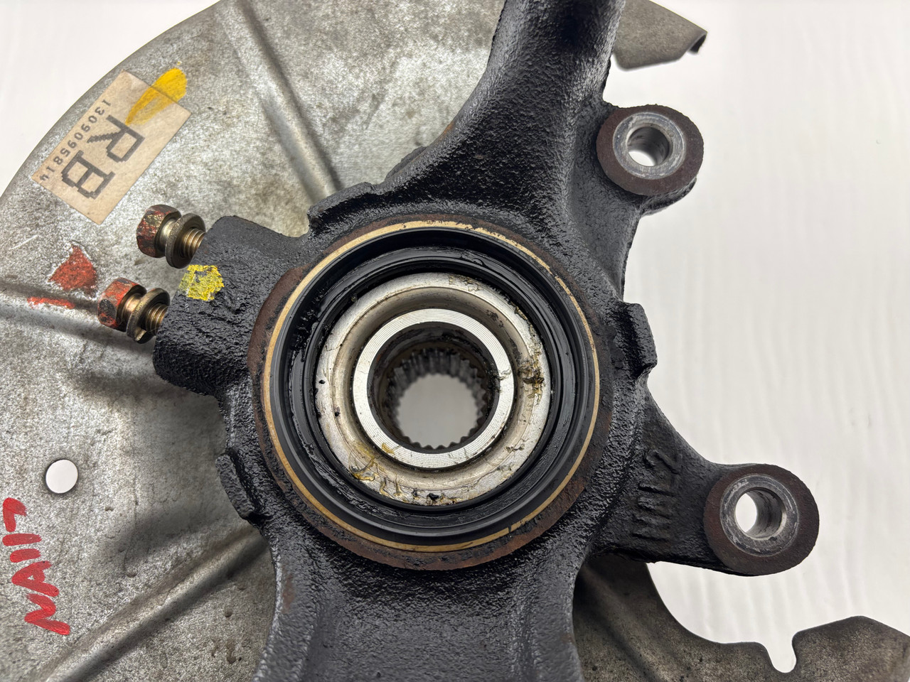 1994-1997 Mazda Miata 1.8l Driver Side Rear Spindle Hub Assembly