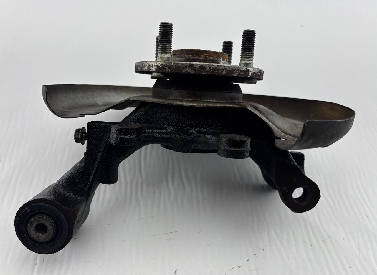 1994-1997 Mazda Miata 1.8l Driver Side Rear Spindle Hub Assembly