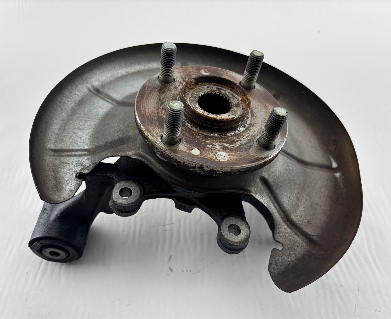 1994-1997 Mazda Miata 1.8l Driver Side Rear Spindle Hub Assembly