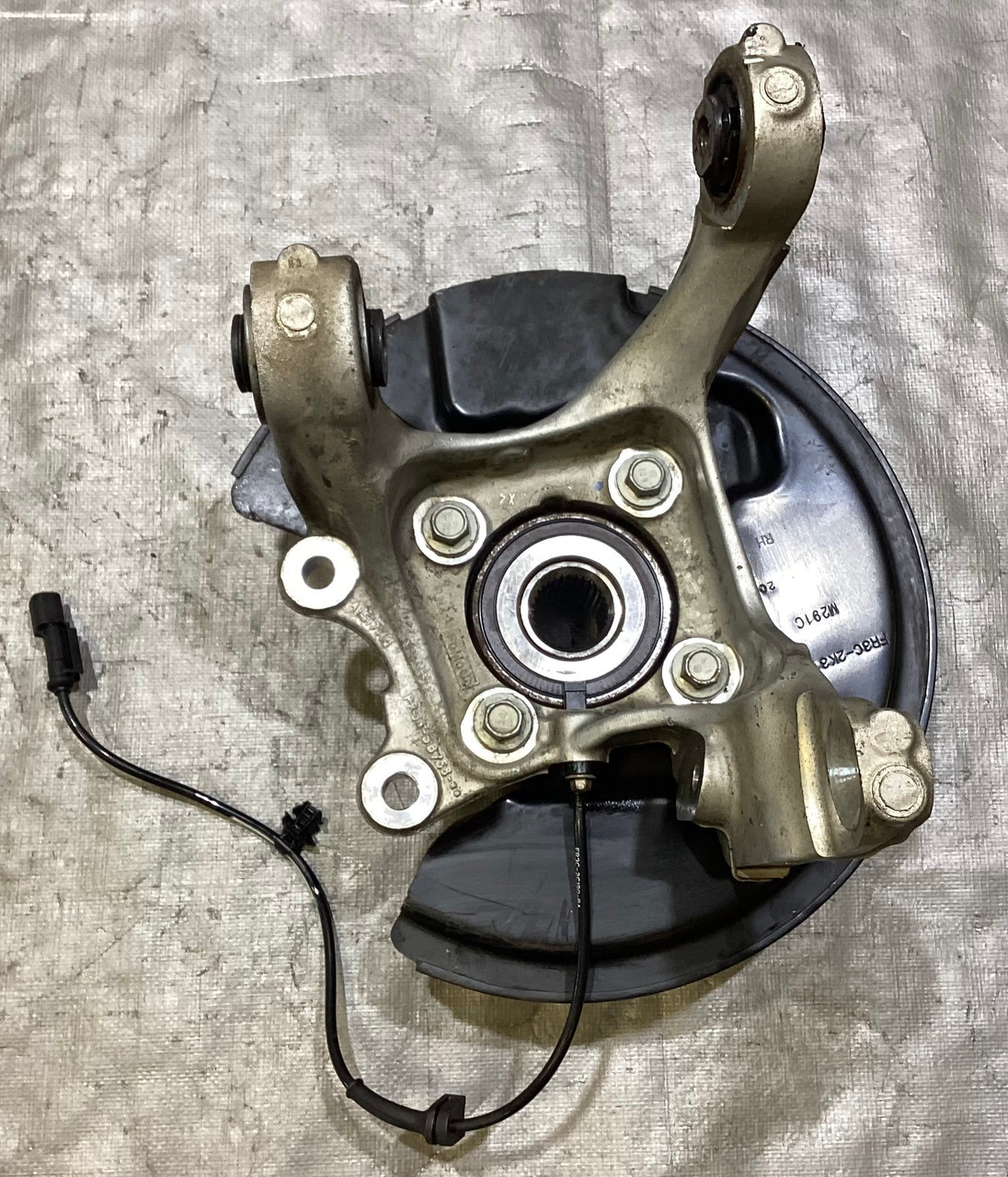 2015-2020 Ford Mustang GT 5.0 S550 Driver Rear Knee Spindle Hub w