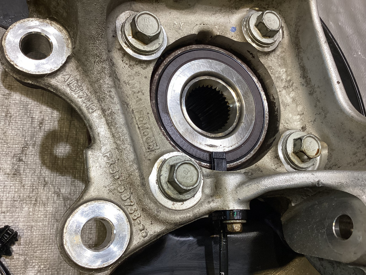 2015-2020 Ford Mustang GT 5.0 S550 Driver Rear Knee Spindle Hub w