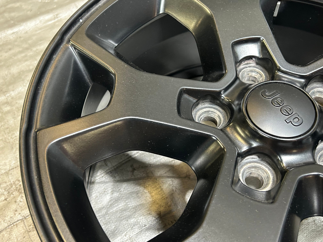 2018-2024 Jeep Wrangler JL Willys Sport 17x7.5