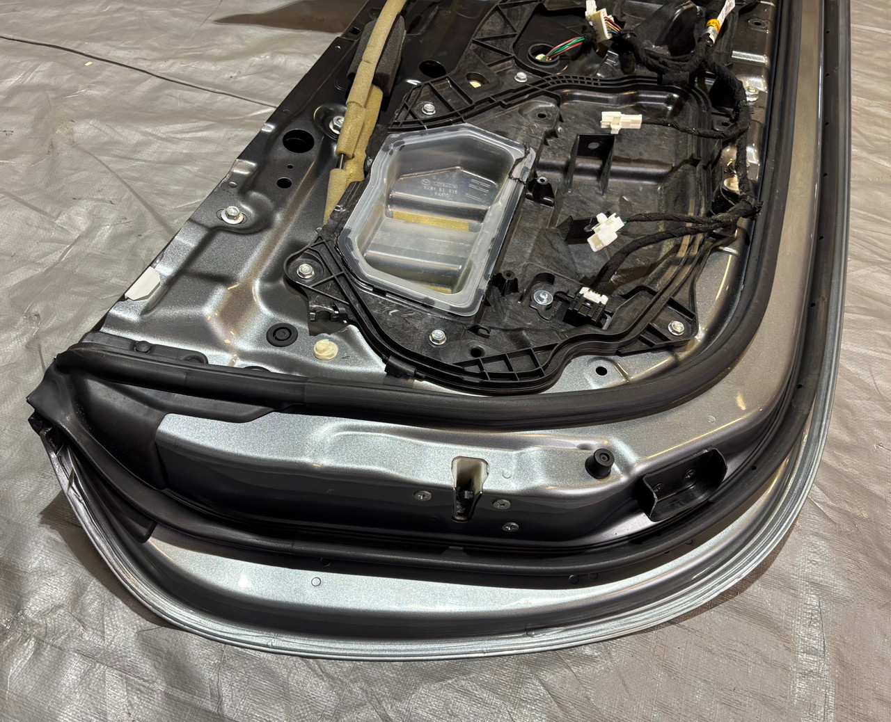2006-2015 Mazda Mx5 Miata Driver Door Assembly w/ Window / Liquid