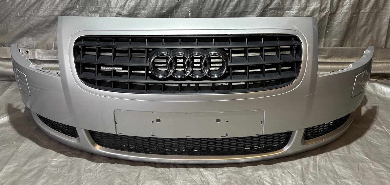Audi 純正 フロントバンパー TT 前期 2000-2006 Audi TT 1.8l Front Bumper Cover w/ Grilles *Minor Damage