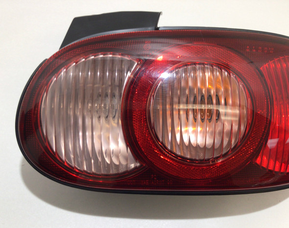 *DAMAGED* 2001-2005 Mazda Miata Passenger Tail Light  /   NB146