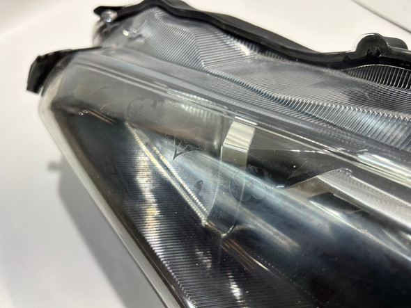 2013-2016 Subaru BRZ Driver Side Headlight / Xenon HID / FB034