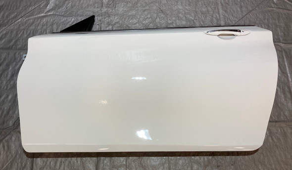 2017-2020 Infiniti Q60 Driver Door Assembly / Pure White  IQ604