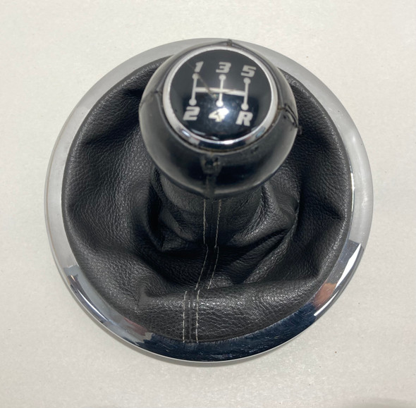 2006-2009 Pontiac Solstice 5 Speed Manual Shift Knob w/ Boot *DAMAGE* /   PS059