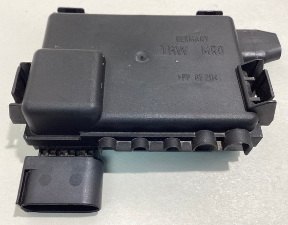 2004-2006 Audi TT 3.2l Engine Bay Battery Junction Module / Bracket / Trim Cover /   T1032