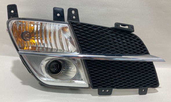 2007-2010 Saturn Sky 2.4l Passenger Fog Light w/ Trim Grille  /   PS061
