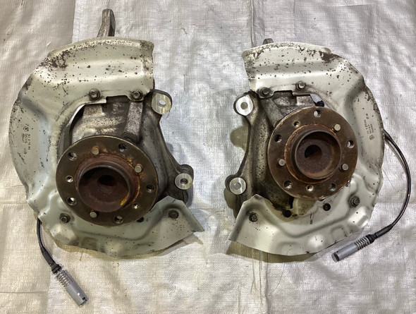 2006-2010 BMW M6 OEM Front Spindles / Knuckles / Hubs / Pair / 76K M6005