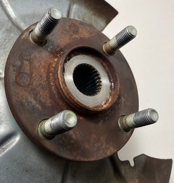 1994-1997 Mazda Miata 1.8l Passenger Side Rear Spindle Hub Assembly / *DAMAGE* / 61K NA101