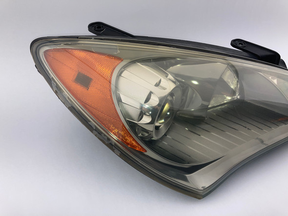 2010-2012 Hyundai Genesis Coupe Passenger Side Headlight / Xenon HID /   HG032