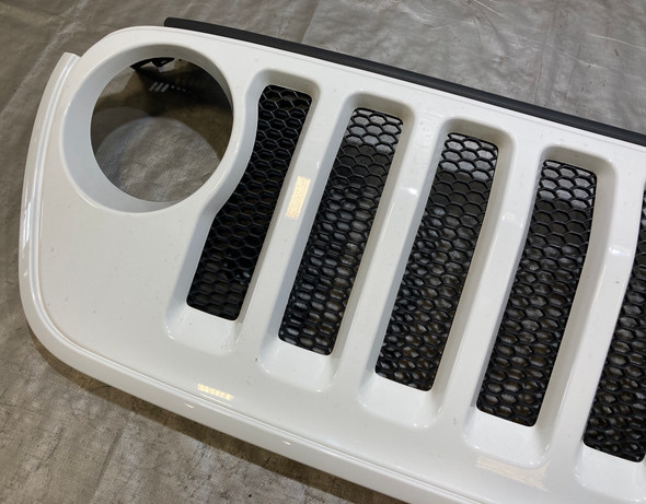 2018-2021 Jeep Wrangler JL OEM Grille Assembly / Bright White  JL010