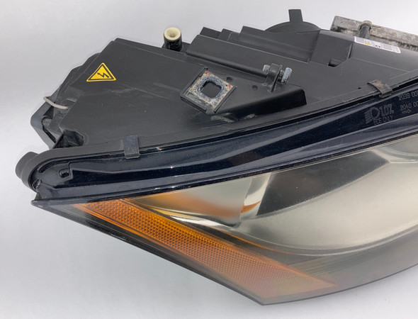 2008-2010 Audi TT MK2 Passenger Side Headlight / Xenon HID /   T2014