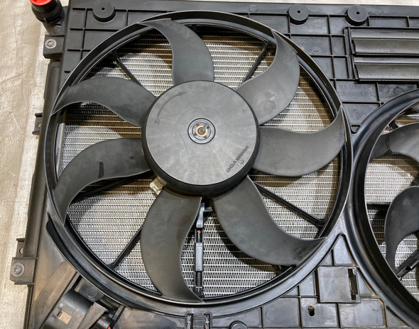 2008-2009 Audi TT 2.0 FWD OEM Radiator w/ Cooling Fan / Shroud / 52K T2014