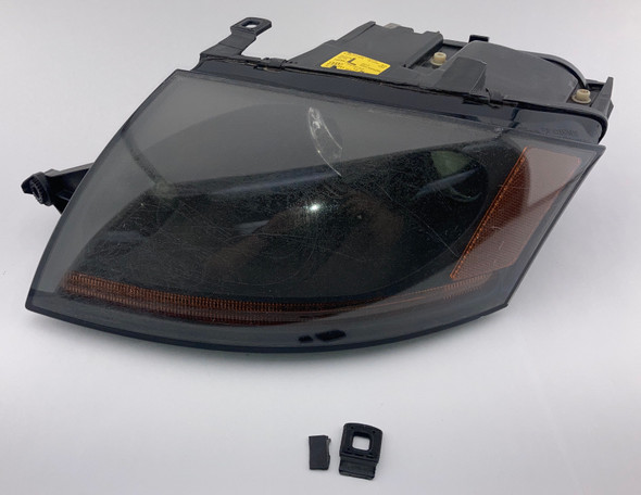 2001-2006 Audi TT 1.8l Driver Side Headlight / Xenon HID *Broken Tab* /   T1034