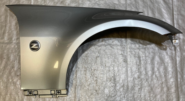 2003-2008 Nissan 350Z Passenger Fender Panel  / Silverstone  5Z027