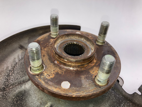 1999-2002 Mazda Miata Passenger Rear Spindle Hub (NON-ABS) *DAMAGED* /  NB254