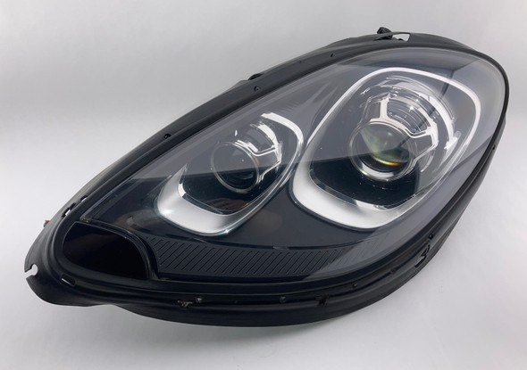 2015-2018 Porsche Macan Driver Side Xenon HID Headlight  /   PM006