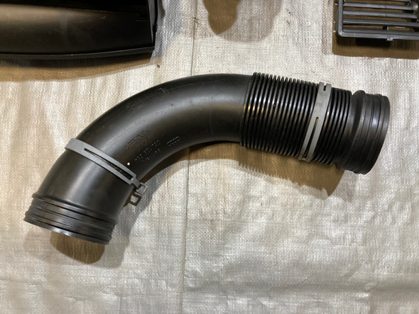 2011-2015 Audi TT Quattro 2.0 Air Intake Air Box w/ Intake Tube MAF /   T2015