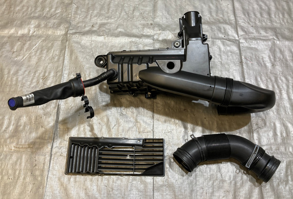 2012-2013 Volkswagen Beetle Turbo Air Box W/ Air Intake Pipe / OEM / 89K VB012