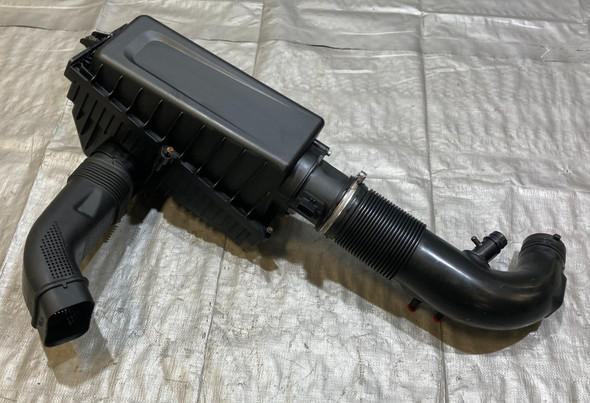 2017-2019 Alfa Romeo Giulia 2.0 OEM Air Intake Air Box / AG005