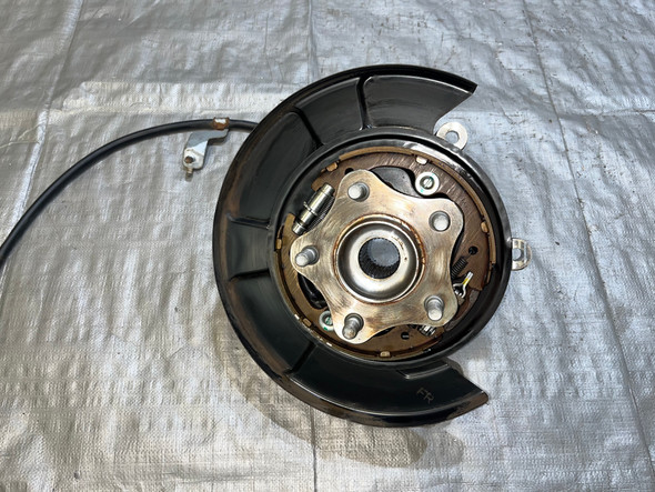 2017-2020 Infiniti Q60 Passenger Side Rear Knee Hub w/ Control Arms /   IQ605