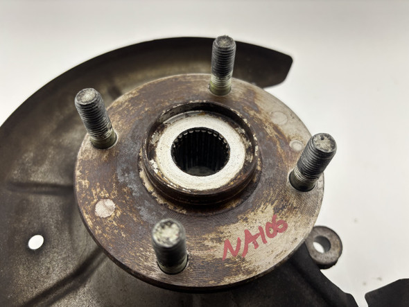 1990-1993 Mazda Miata 1.6l Passenger Side Rear Spindle Hub Assembly / Non-ABS / 137K NA106