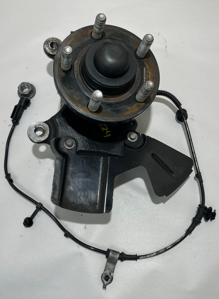 2015-2020 Ford Mustang GT S550 Performance Pack Passenger Front Knee Spindle Hub w/ Control Arms / 91K FM016