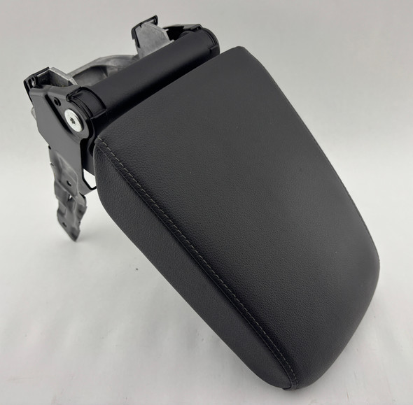 2017-2019 Volkswagen MK7 Golf R Black Leatherette Center Console Lid /   M7R11