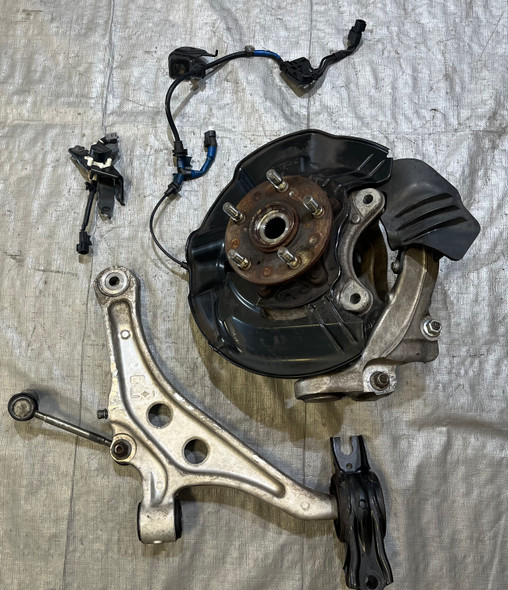 2017-2019 FK8 Honda Civic Type R Driver Front Hub w/ Lower Control Arm / 64K TR106