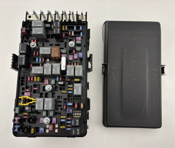 2023 Jeep Gladiator JT Sport Engine Bay Fuse Box / TIPM / 68520912AB / 28K JT003